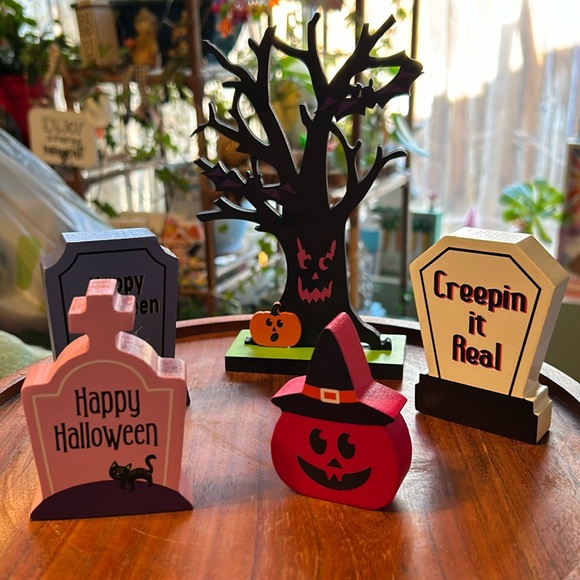 Other - Halloween Mini Mantle Wood Gravestones and Tree New Without Package Five Pieces